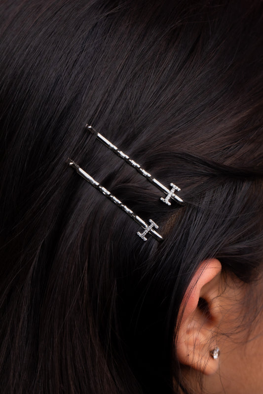 "I" INITIAL WITH SILVER POLISH HAIR PINS