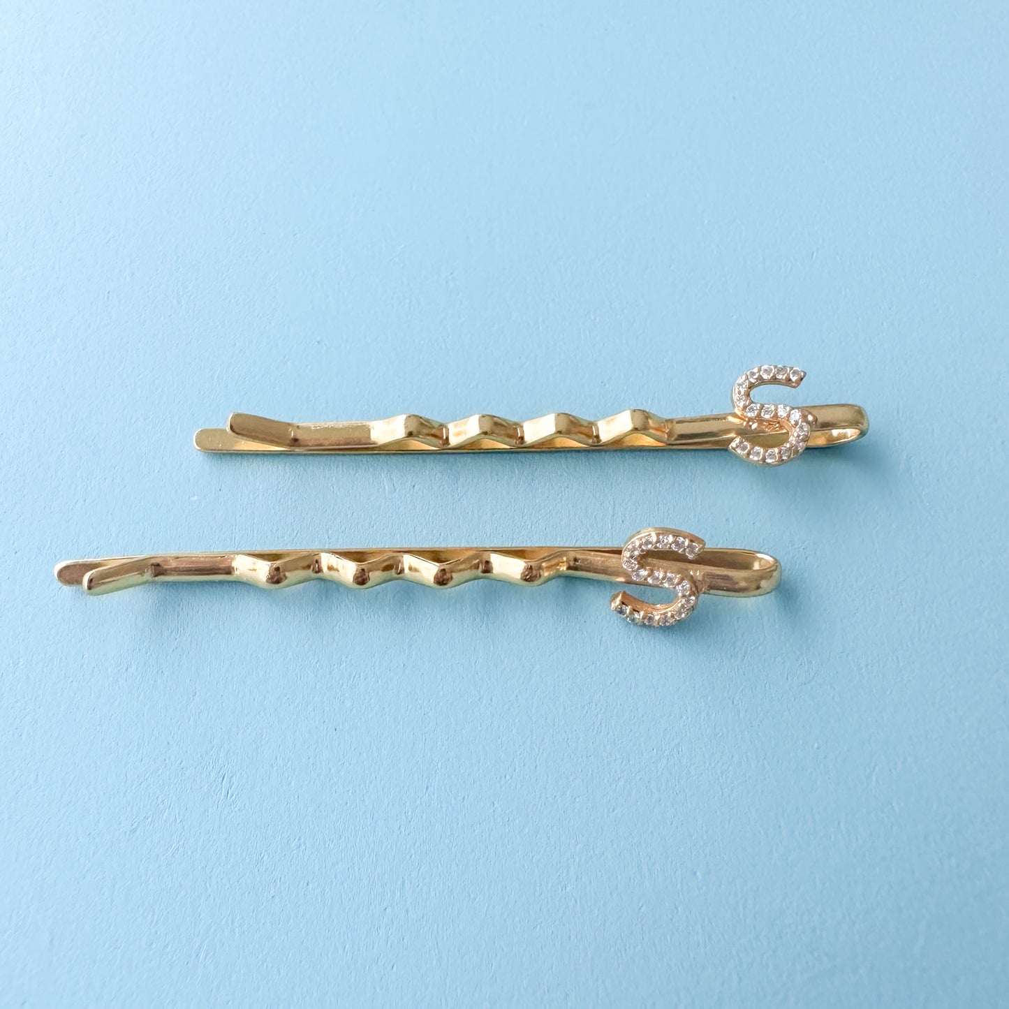 "S" INITIAL IN GOLD PLATED HAIR PINS