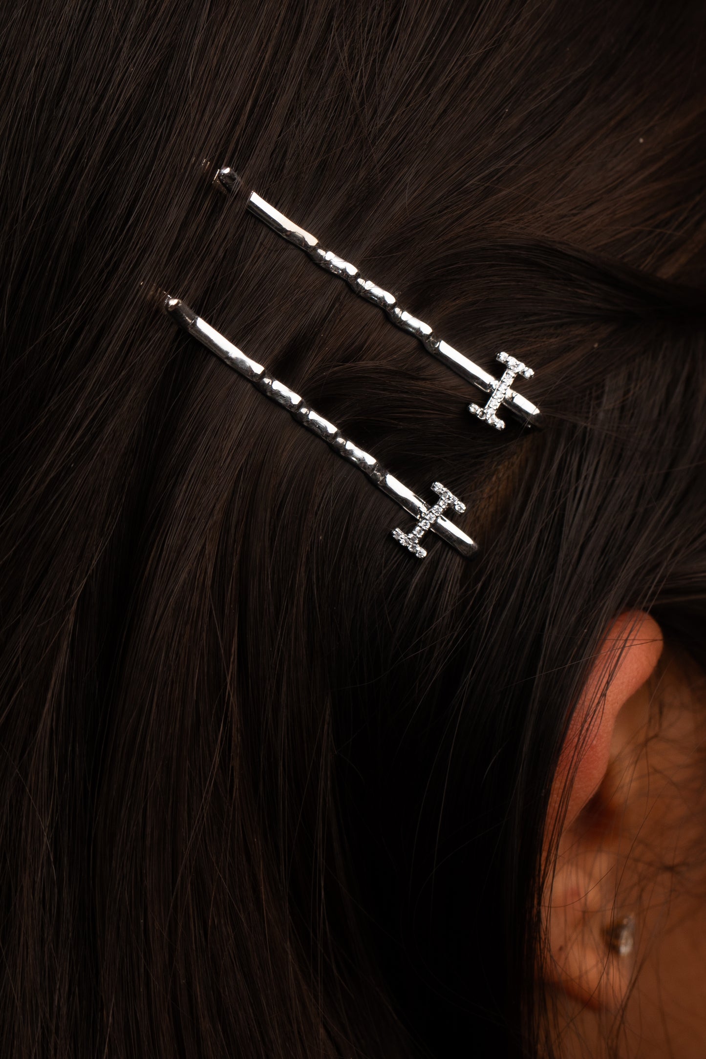 "I" INITIAL WITH SILVER POLISH HAIR PINS